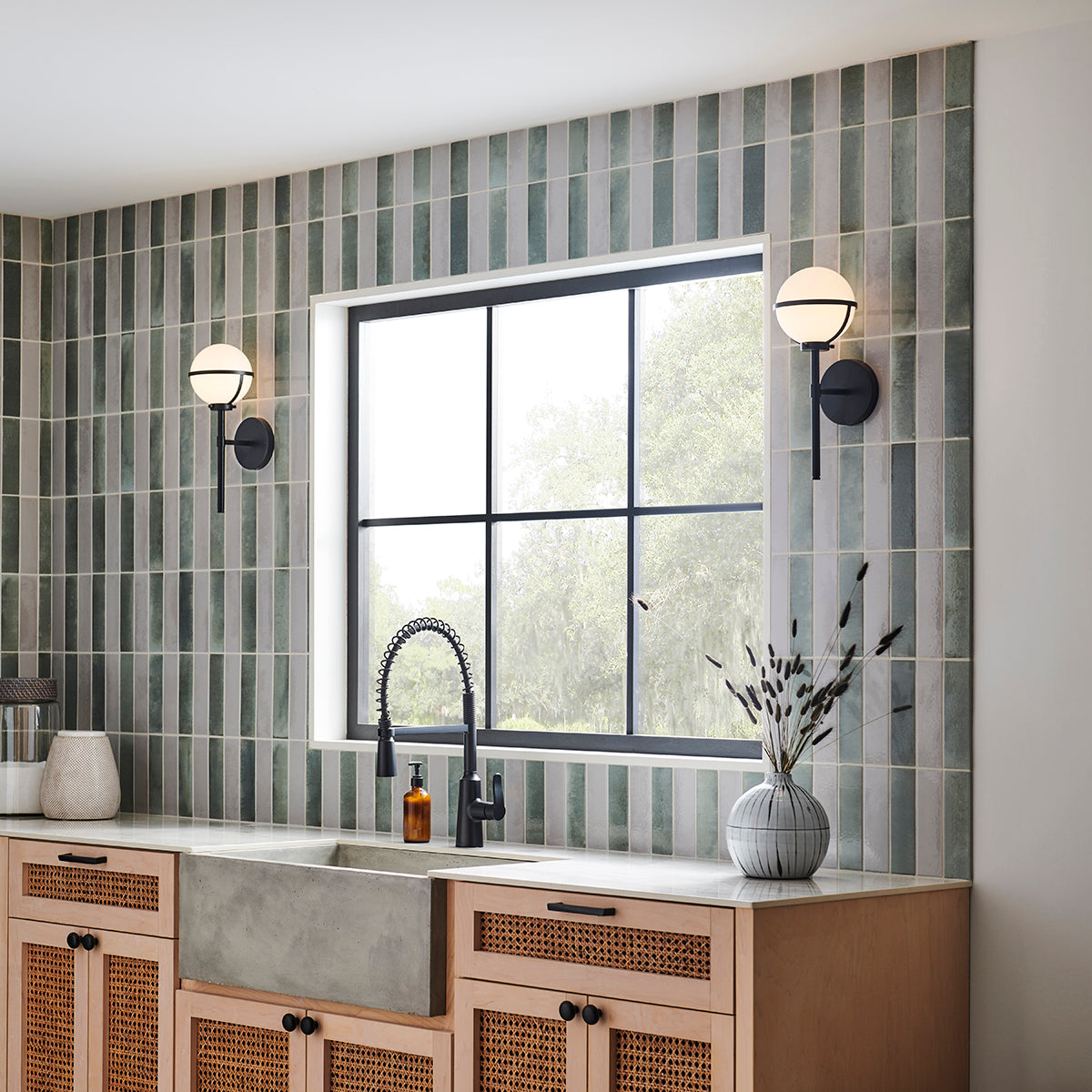 Hollis 1L wall sconce - 5660BK-LL *